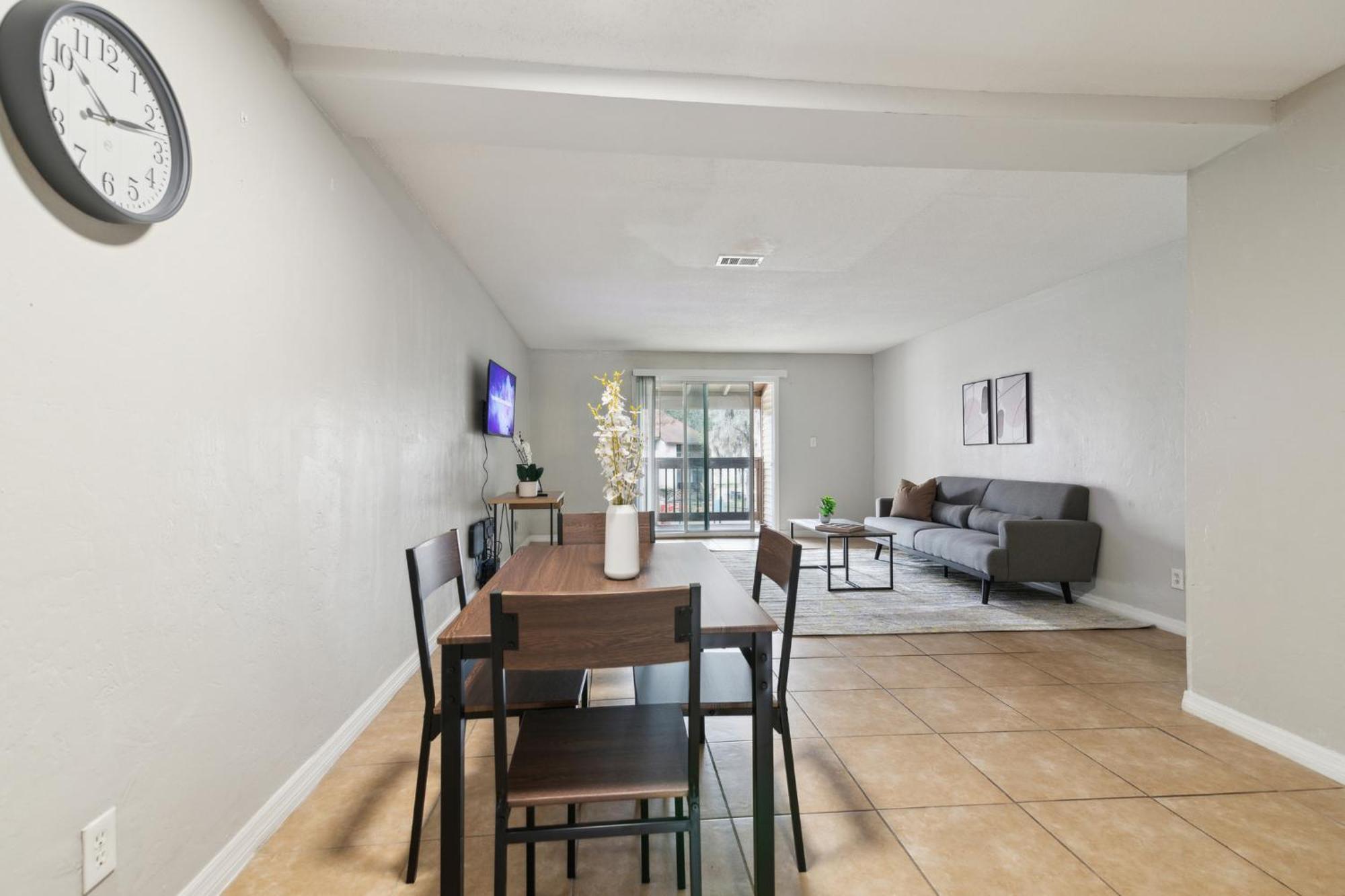 Sweetwater 7C I Beautiful 2Bd Apt I Free Parking Gainesville Exterior photo